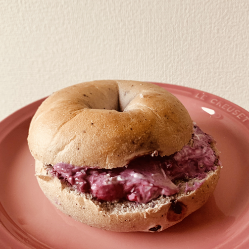 ブルーベリークリームチーズのベーグルサンド