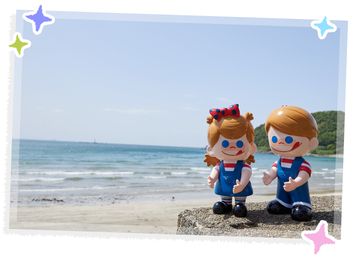 ����̊C����1km���������ꂢ�Ȕ����̕l�B���ł����w�̔������C���ŁA�ĂɂȂ�ƊC�������y���ސl�œ��킢�܂��B