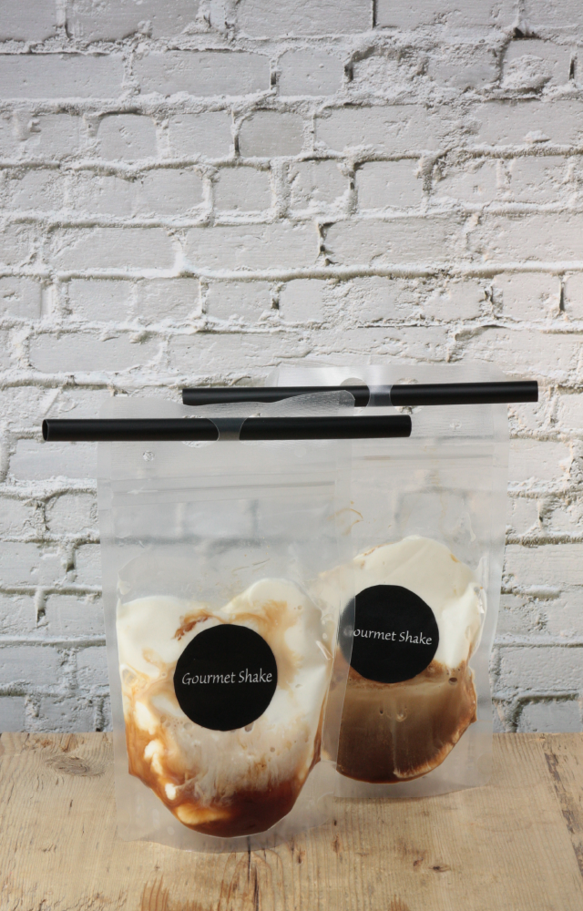 MomiMomiキャラメルシェーク【左】MomiMomiコーヒーシェーク【右】