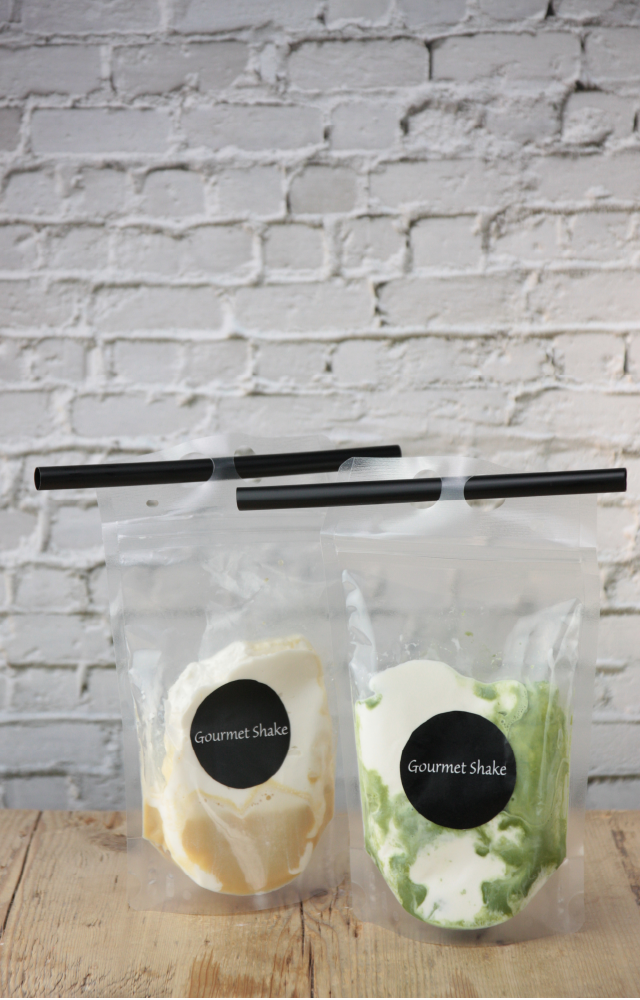 MomiMomiほうじ茶シェーク【左】MomiMomi抹茶シェーク【右】