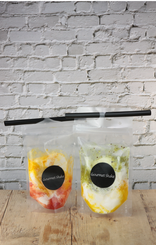 果肉入りMomiMomiシェーク レッドグレープフルーツ×オレンジ【左】レモン×キウイ【右】